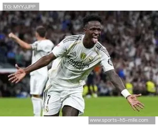 佩德里拼抢维尼修斯球衣遭黄牌皇马反击精彩瞬间回顾